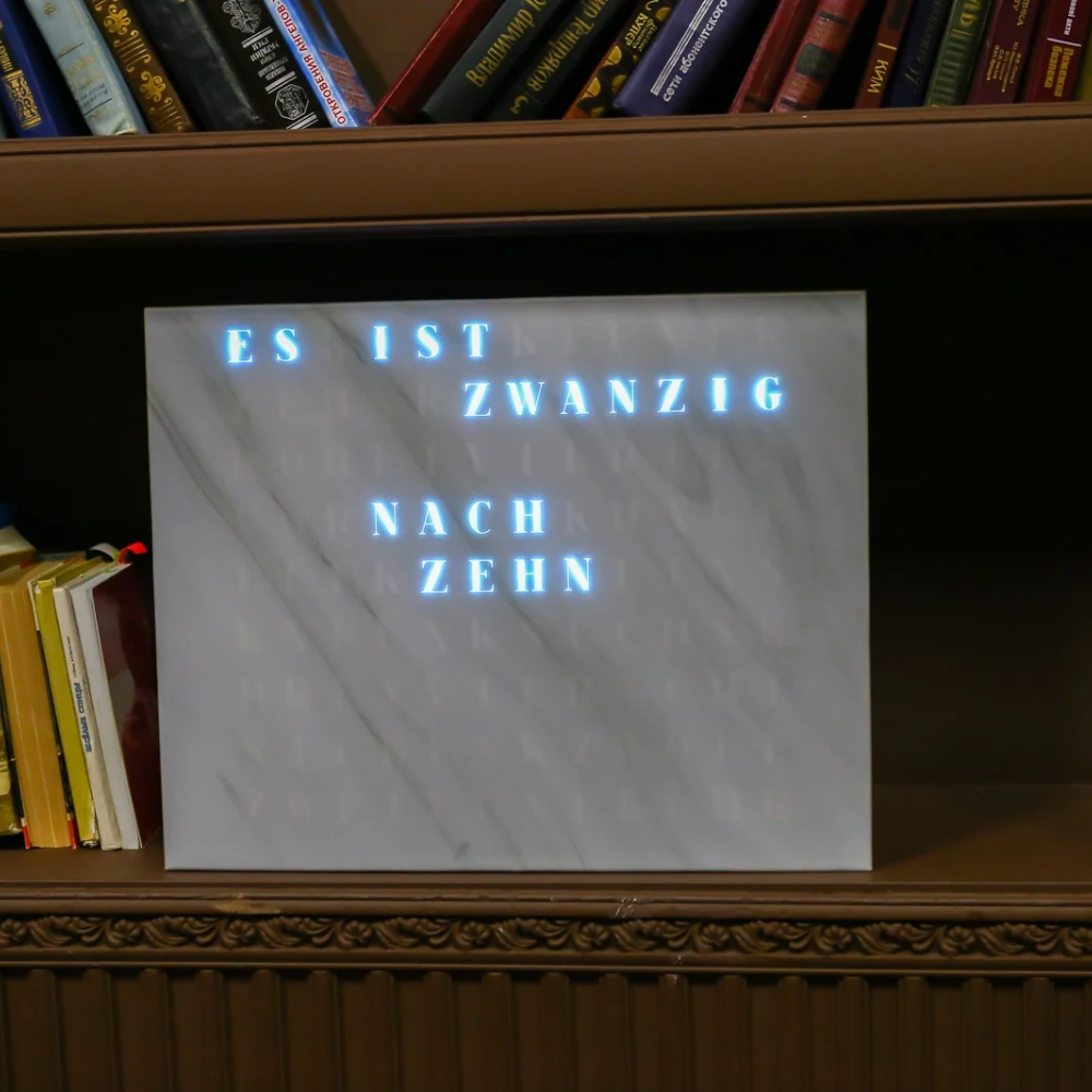 Wordclock Jupiter Weißer Marmor Optik