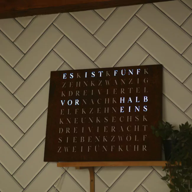 Wordclock Jupiter Rost Optik - Eisen gerostet und gelasert