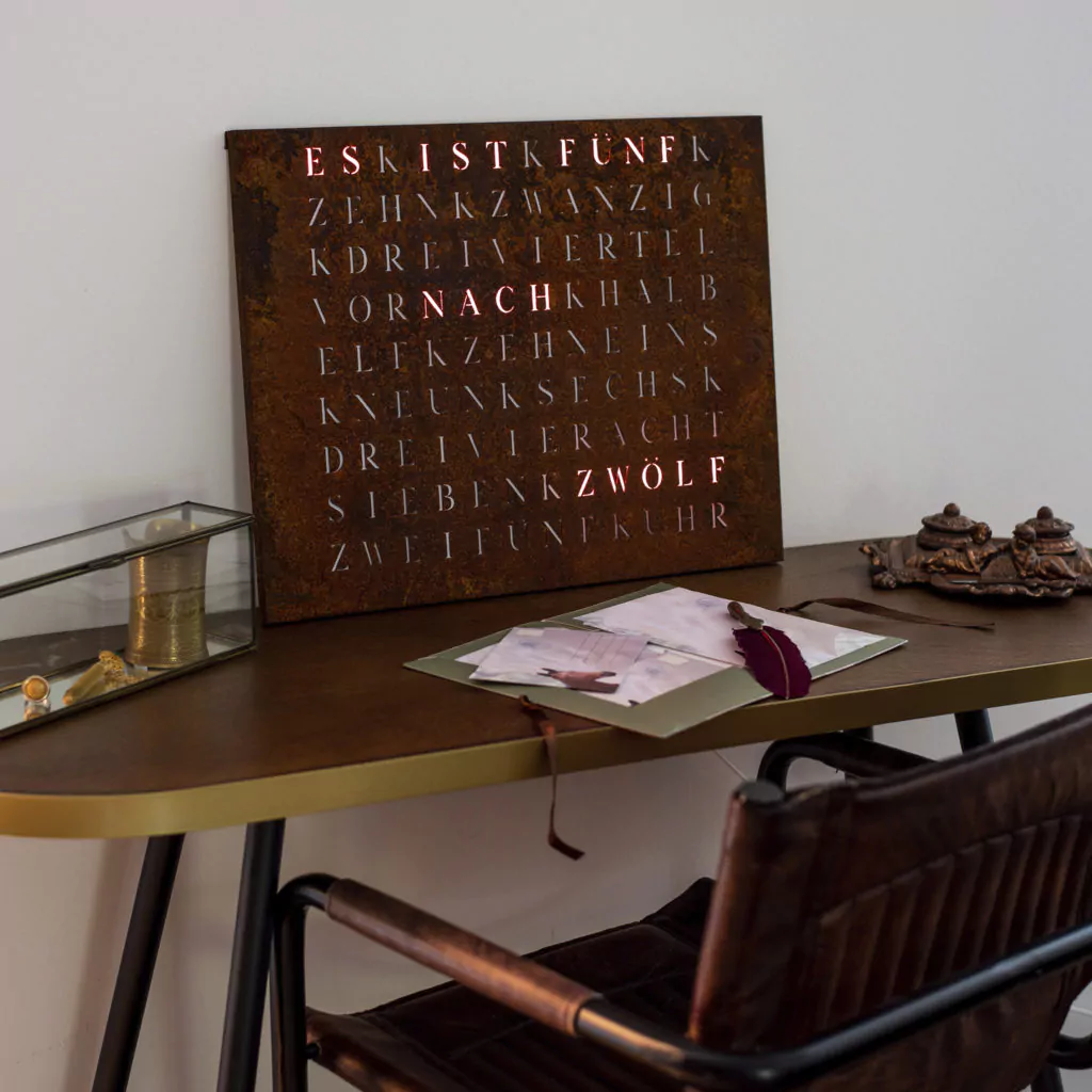 Wordclock Jupiter Rost Optik - Eisen gerostet und gelasert in interior