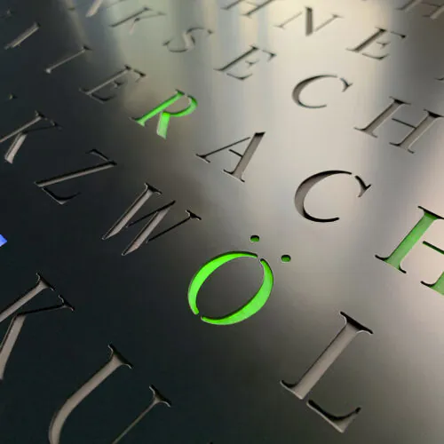 Wordclock Jupiter Edelstahl gelasert in matt Schwarz