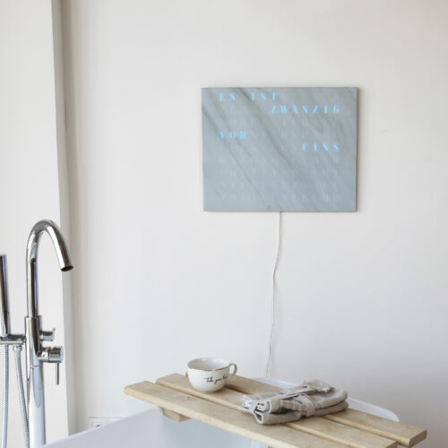 Wordclock Jupiter Weißer Marmor Optik