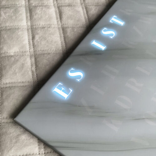 Wordclock Jupiter Weißer Marmor Optik