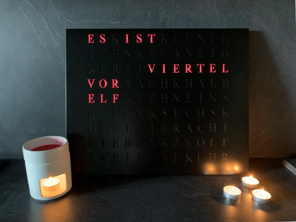 Wordclock Jupiter Edelstahl gelasert in matt Schwarz