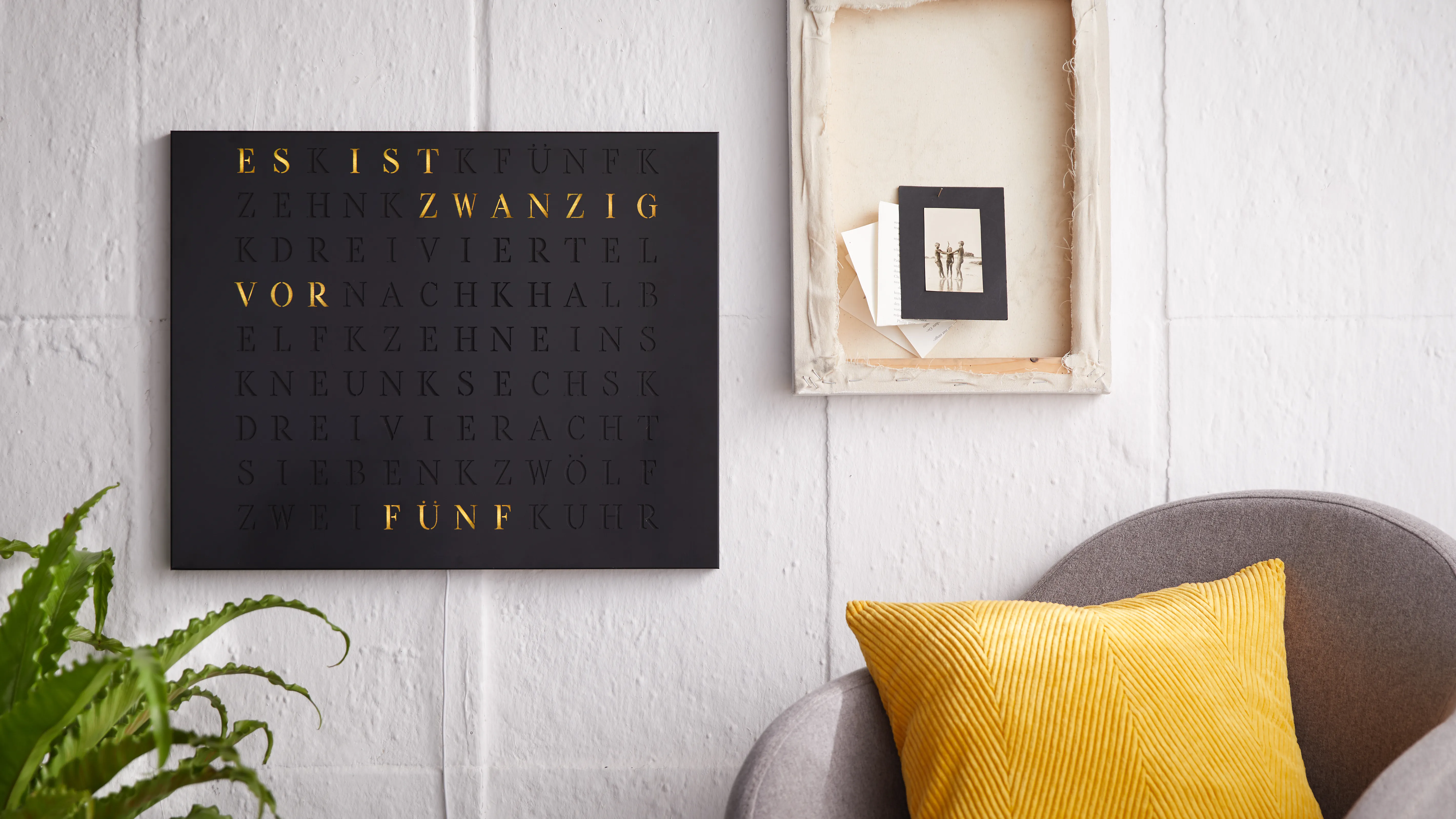 Wordclock Jupiter Edelstahl gelasert in matt Schwarz