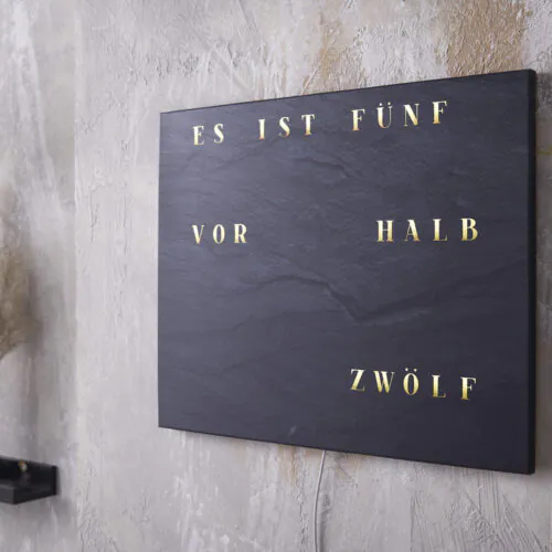 Wordclock Jupiter Schiefer Optik in interior