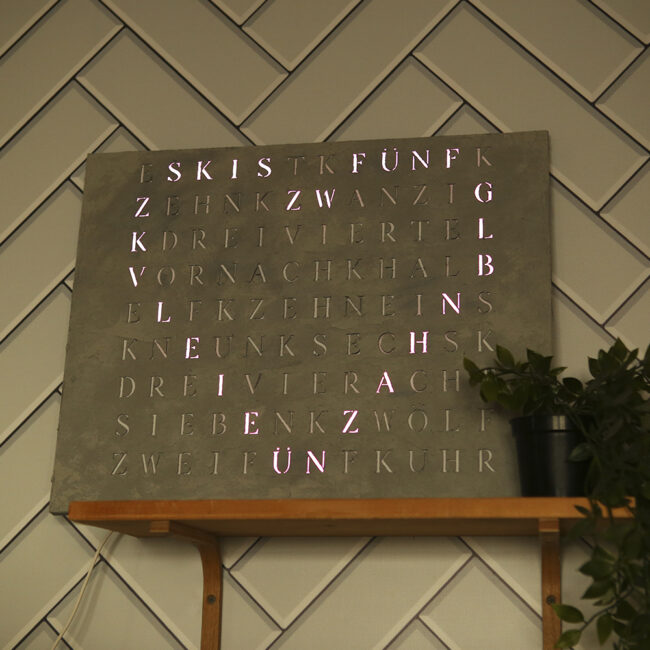 Wordclock Jupiter Concrete