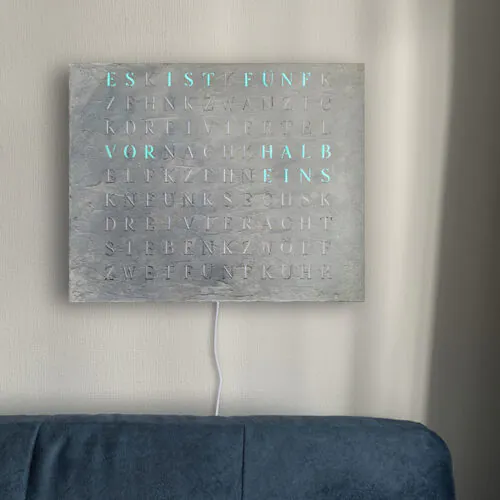 Wordclock Jupiter Beton closeup