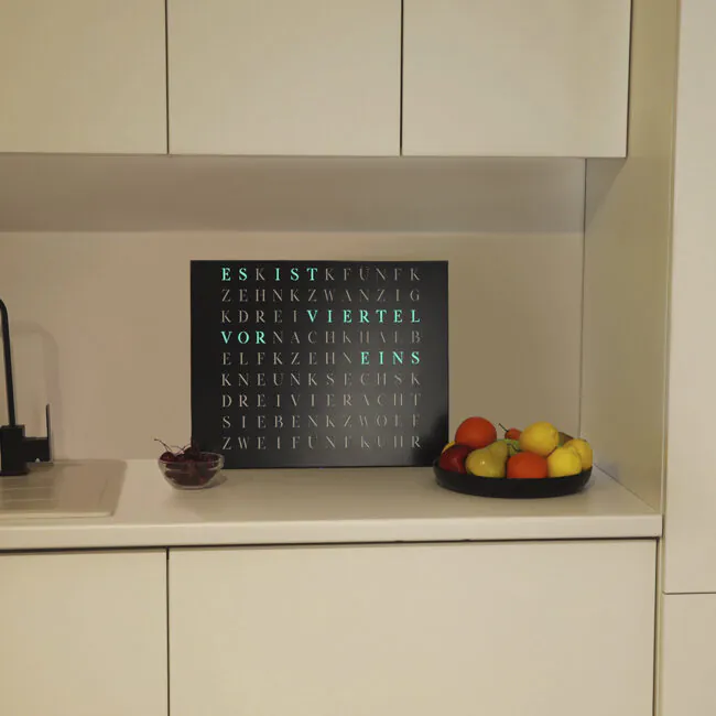 Wordclock Jupiter Edelstahl gelasert in matt Schwarz