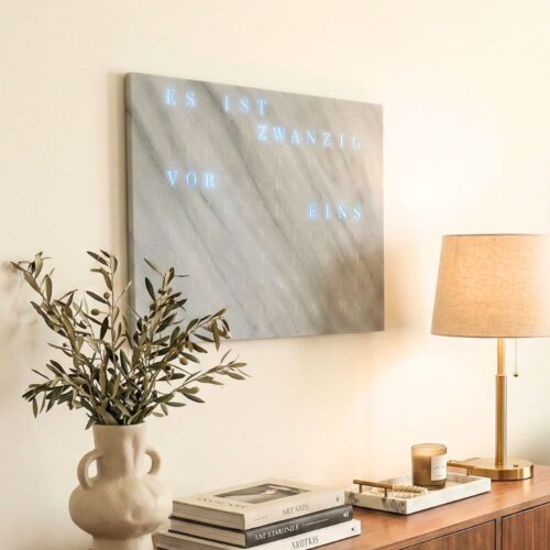 Wordclock Jupiter Weißer Marmor Optik