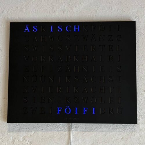 Wordclock Jupiter Stahl matt Schwarz - Swiss Edition closeup