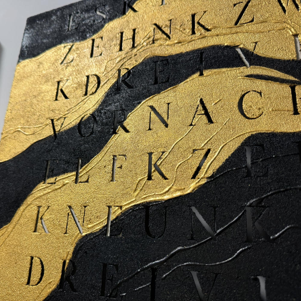 Wordclock Jupiter Black & Gold – Swiss Editon in interior