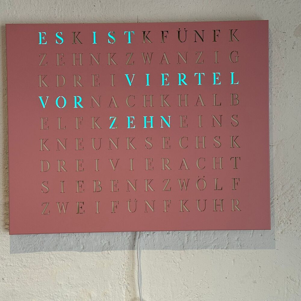 Wordclock Jupiter Individual in interior