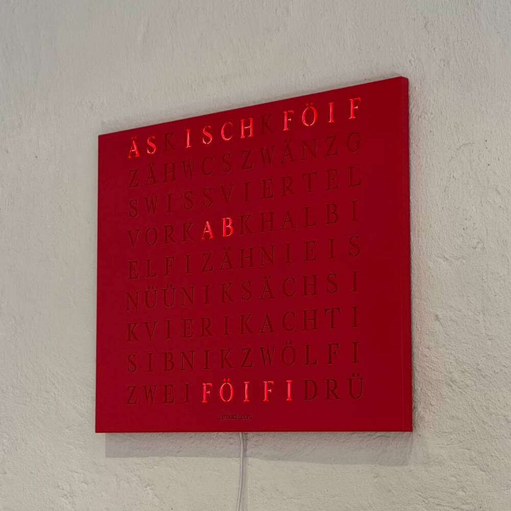 Wordclock Jupiter Edelstahl Rot - Swiss Edition closeup
