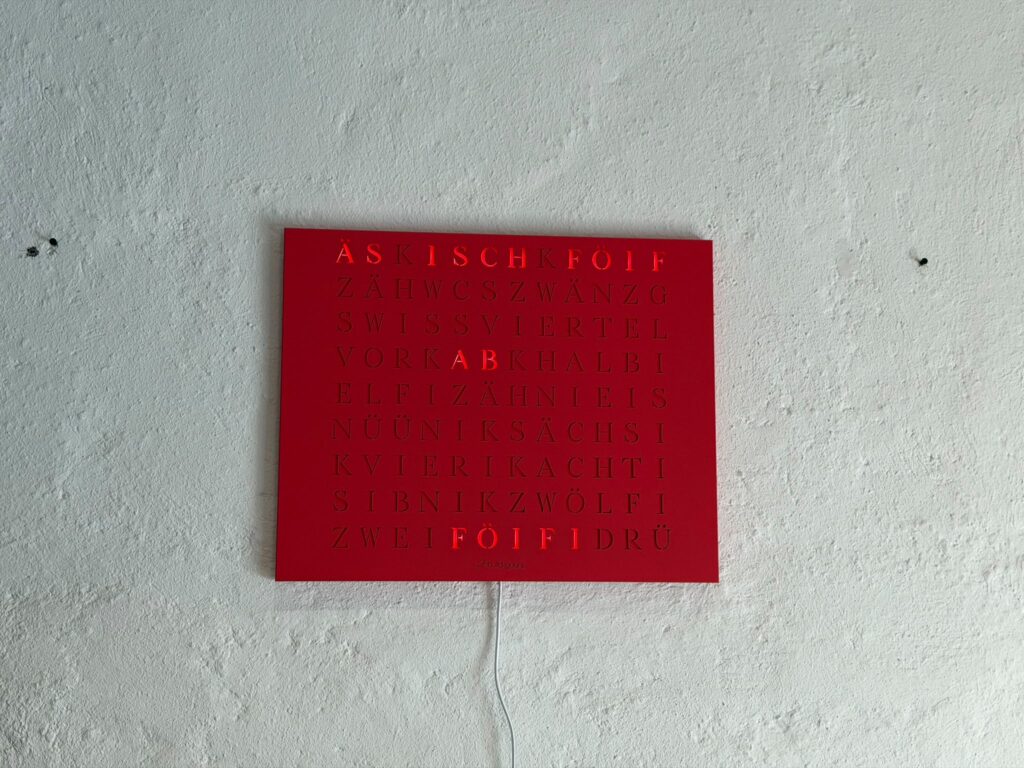 Wordclock Jupiter Edelstahl Rot - Swiss Edition