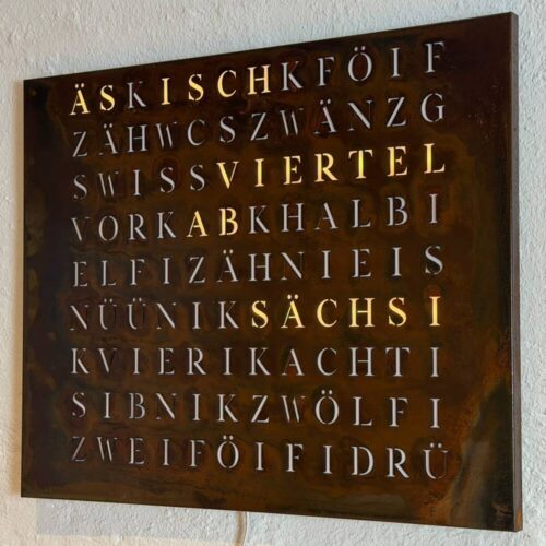 Wordclock Jupiter Eisen Rost Optik - Swiss Edition in interior