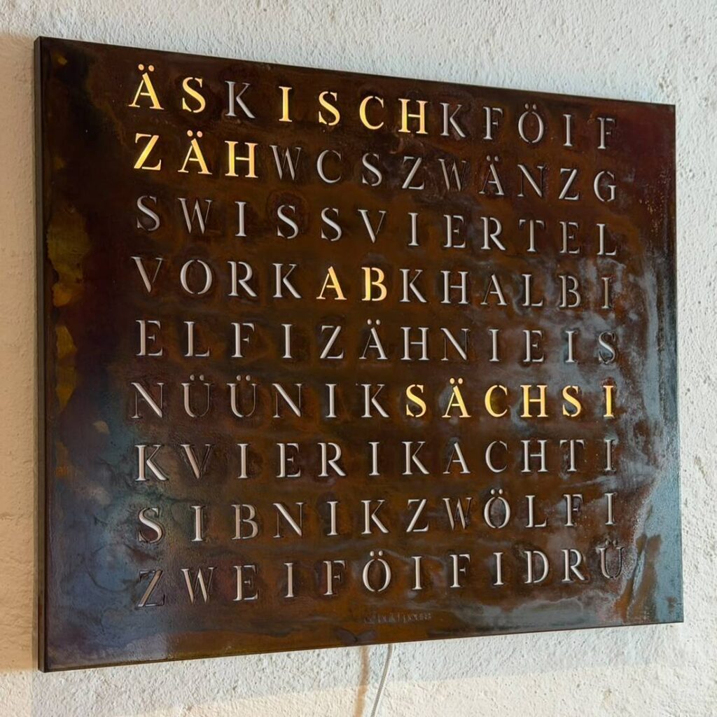 The new Wordclock Jupiter Eisen Rost Optik - Swiss Edition