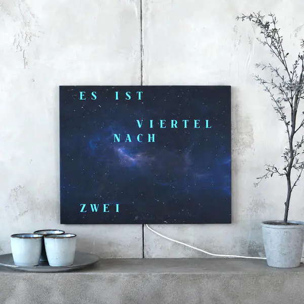 WCS 2 WordClock auf einem Regal