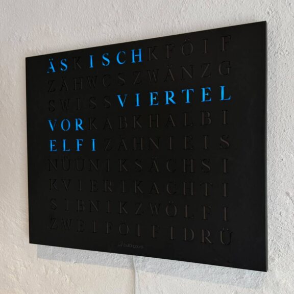 Wordclock Jupiter Stahl matt Schwarz - Swiss Edition