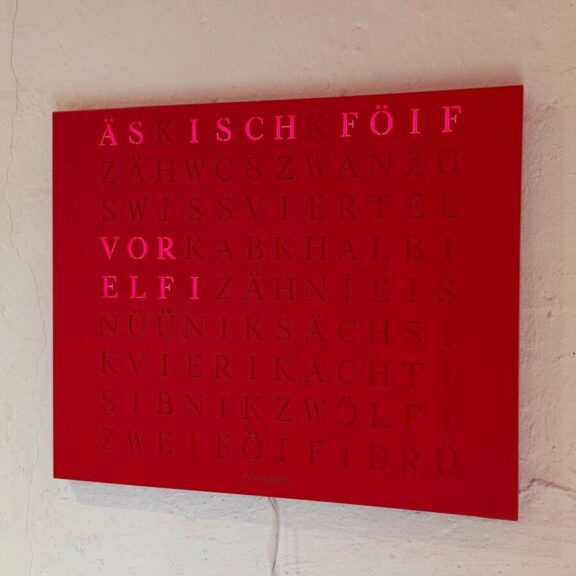 Wordclock Jupiter Edelstahl Rot - Swiss Edition
