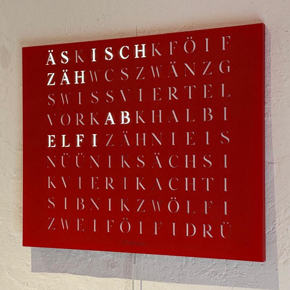 Wordclock Jupiter Edelstahl Rot - Swiss Edition closeup